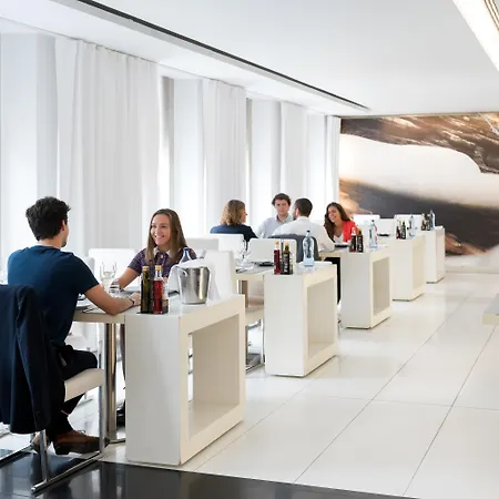 酒店 里斯本丰塔纳公园希尔顿逸林酒店 4*