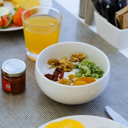 里斯本丰塔纳公园希尔顿逸林酒店 4*