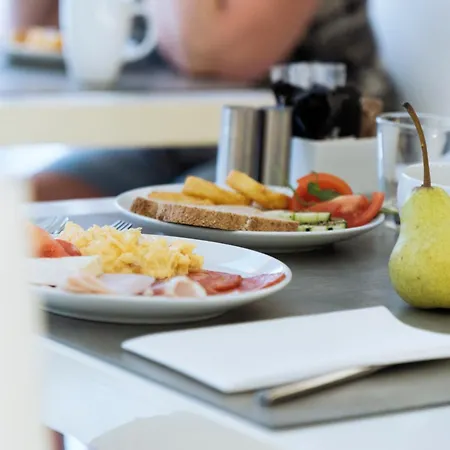 里斯本丰塔纳公园希尔顿逸林酒店 4*