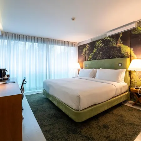 里斯本丰塔纳公园希尔顿逸林酒店 4*