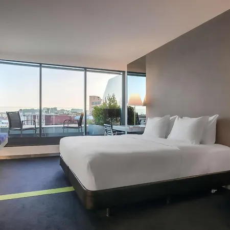 酒店 里斯本丰塔纳公园希尔顿逸林酒店 4*