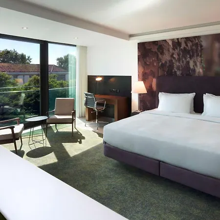 里斯本丰塔纳公园希尔顿逸林酒店