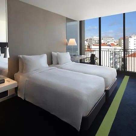 酒店 里斯本丰塔纳公园希尔顿逸林酒店 4*