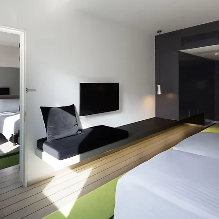 里斯本丰塔纳公园希尔顿逸林酒店 4*