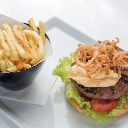 里斯本丰塔纳公园希尔顿逸林酒店