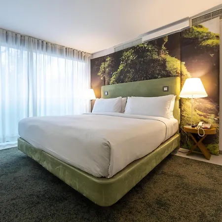 里斯本丰塔纳公园希尔顿逸林酒店 酒店 4*