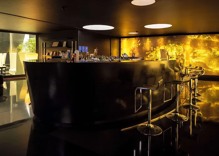 ダブルツリー バイ ヒルトン フォンタナ パーク ホテル 4*