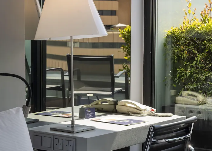 ダブルツリー バイ ヒルトン フォンタナ パーク ホテル 4*