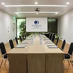 מלון Doubletree By Hilton Fontana Park